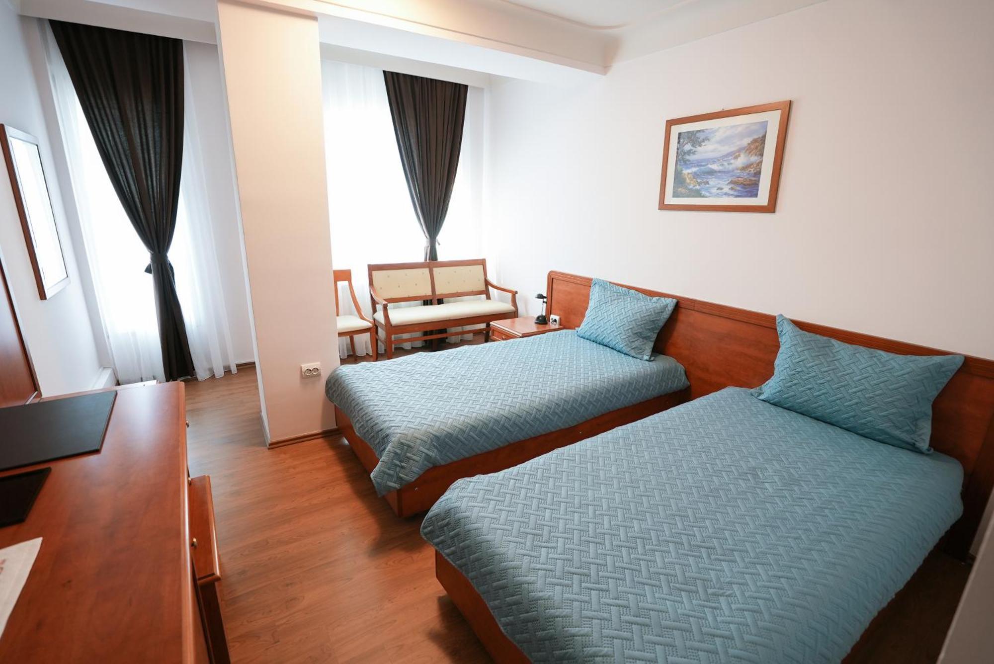 Hotel Gold Inn Peje Exterior photo